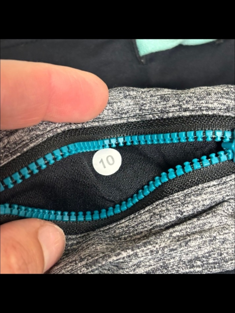 Lululemon Women's Speed Up Shorts Size 10 - Picture 2 of 3